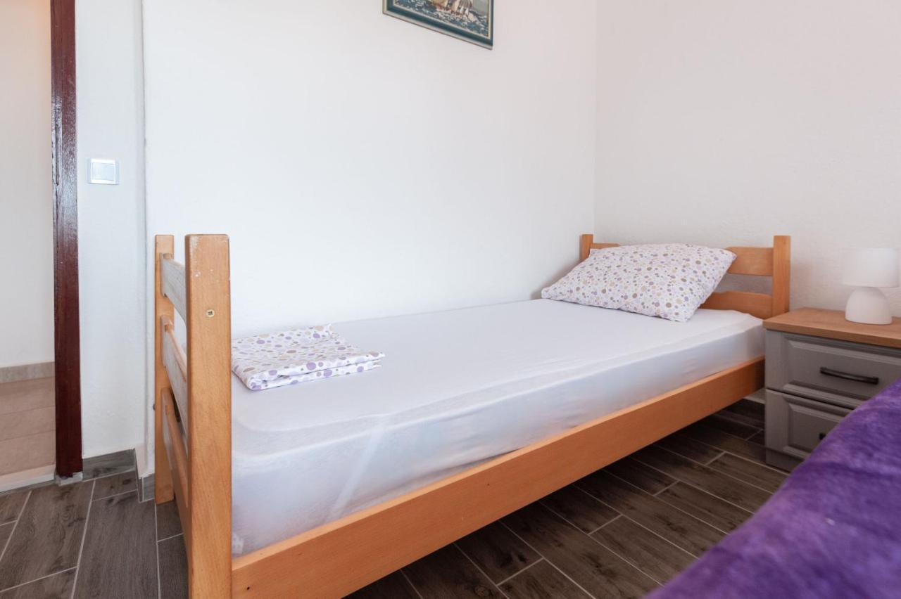 Apartments Lile Брела Екстериор снимка