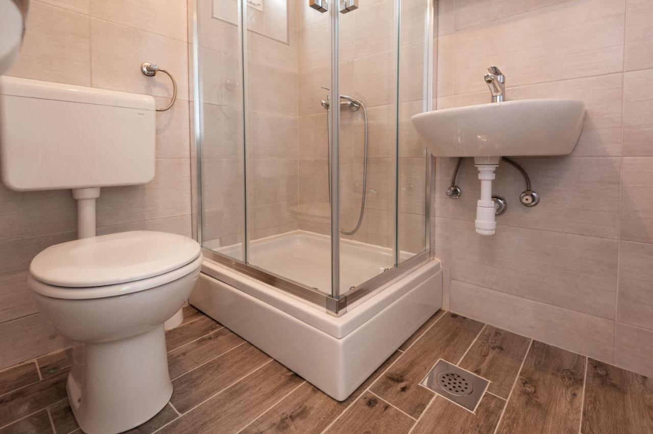 Apartments Lile Брела Екстериор снимка