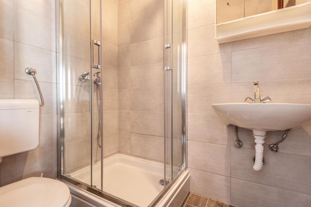 Apartments Lile Брела Екстериор снимка