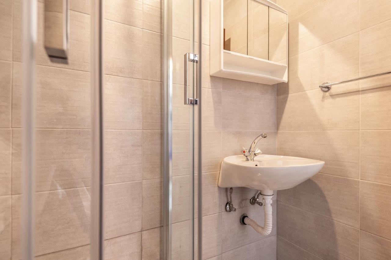 Apartments Lile Брела Екстериор снимка