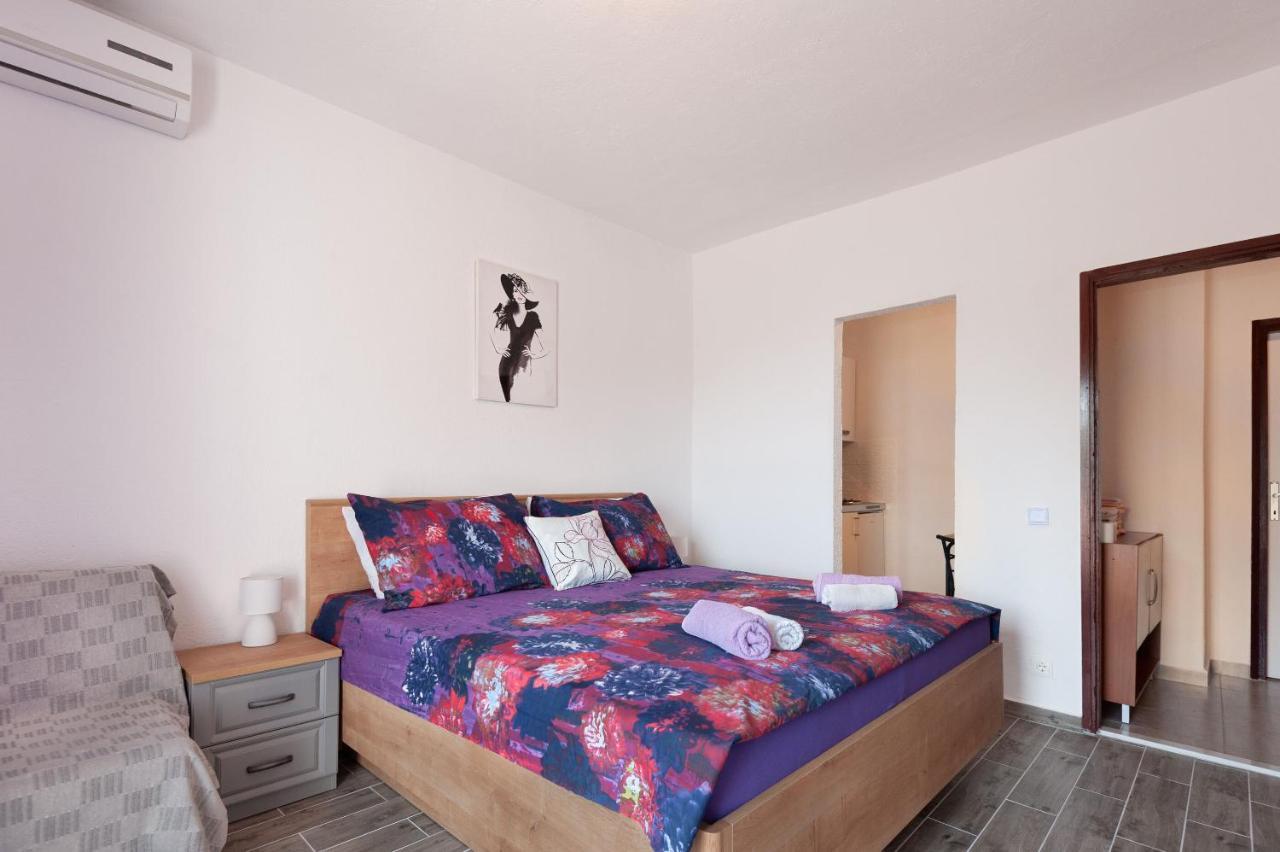 Apartments Lile Брела Екстериор снимка