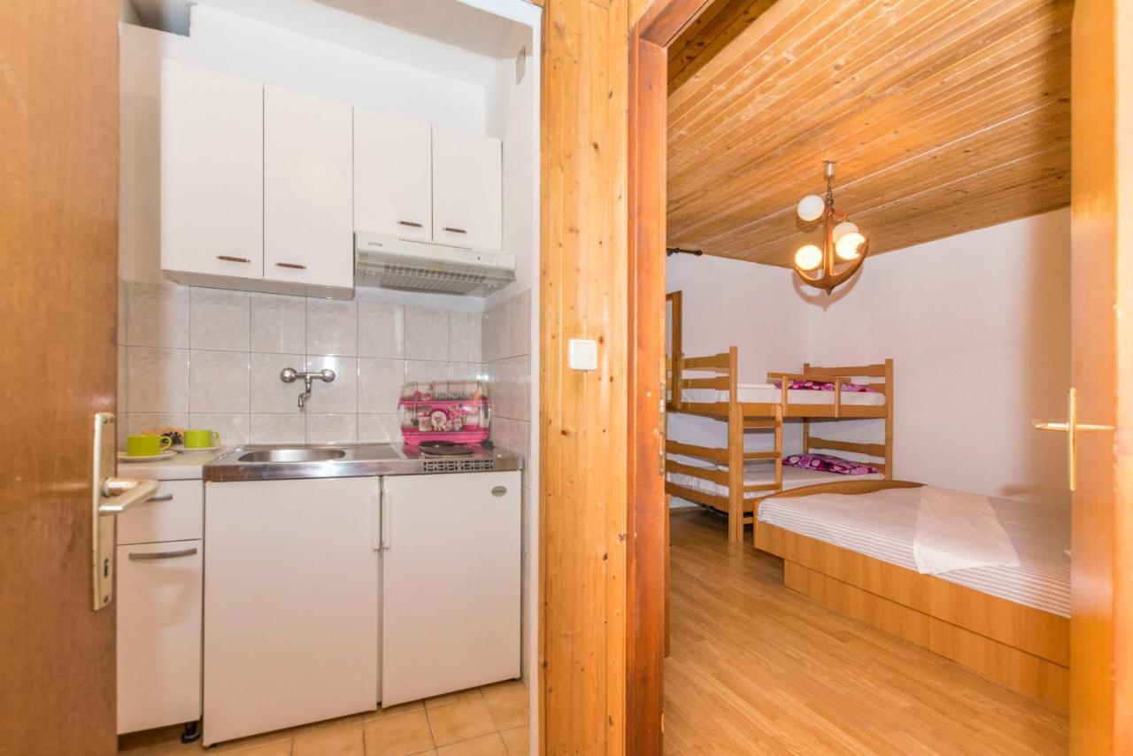 Apartments Lile Брела Екстериор снимка